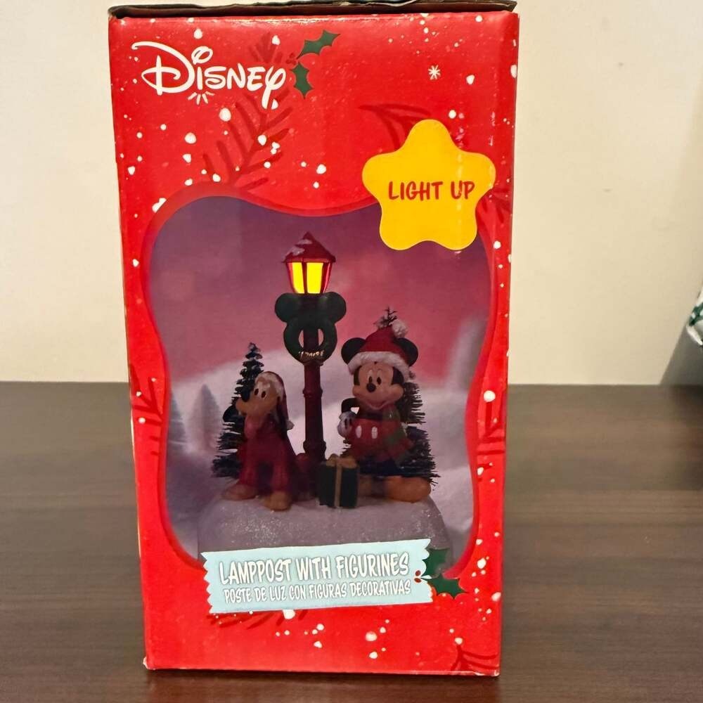 Light-Up Lamppost with Mickey and Pluto and Santa Mickey X-Mas Village add-ons - Picture 5 of 6